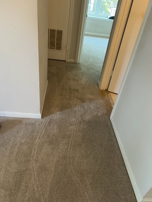 Saliendo de la sala de estar vamos al segundo baño y al segundo dormitorio. - 8630 Beekman Pl Unidad A