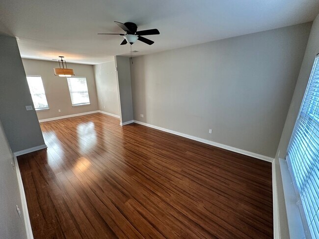 Photo - 408 Cunningham Ln