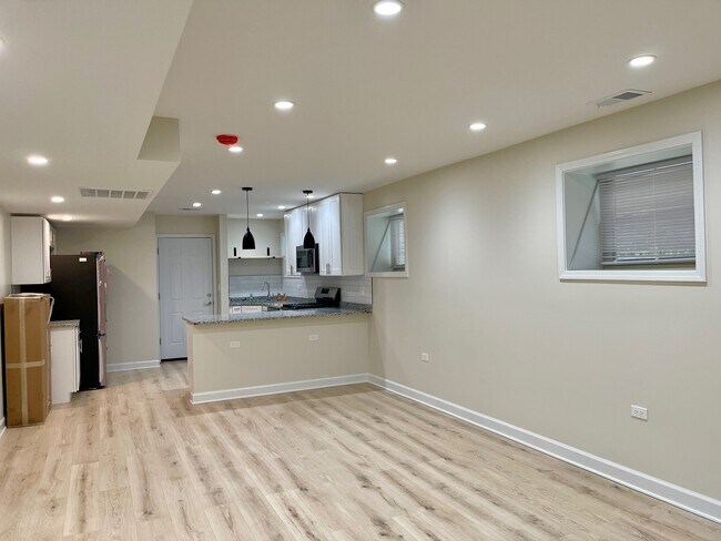 Photo - 4845 N Kostner Ave Unit B