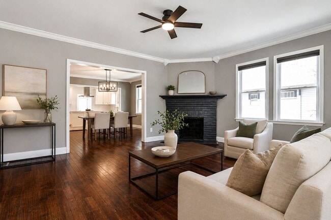 Photo - 220 Mayson Ave NE