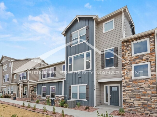 Building Photo - Modern 3-Bed + Office. Multi-Level Townhou... Rental
