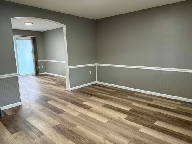 Photo - 2025 Holborn Rd