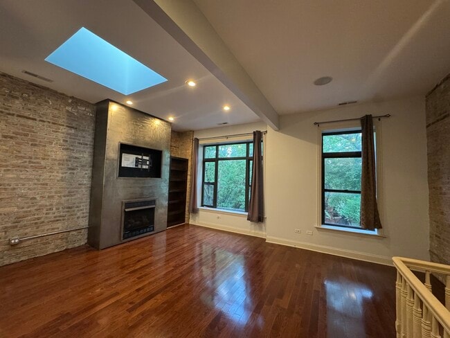 Photo - 2244 W Homer St