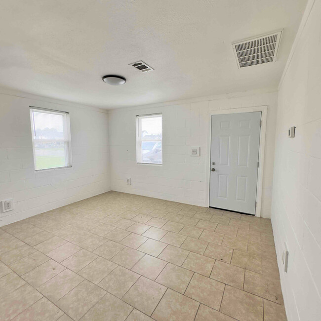 Building Photo - 8724 Forshey St Rental