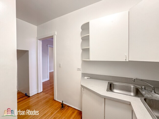 Photo - 4408 N Rockwell St Unidad M00B