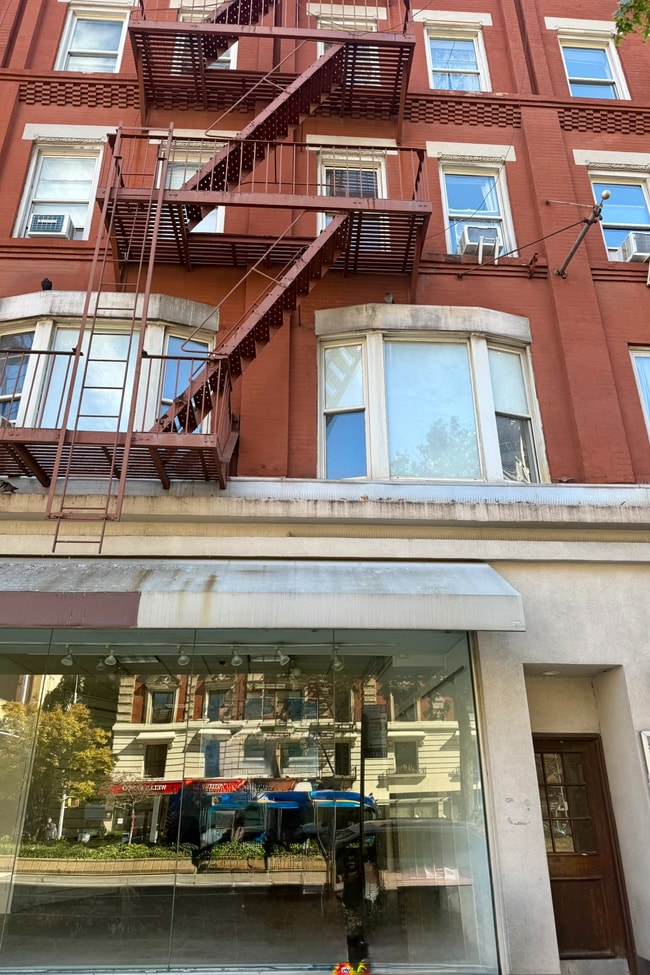 Photo - 2274 Broadway
