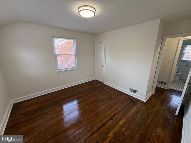 374 Chaplin St SE