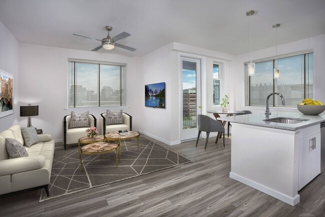 Building Photo - Center West