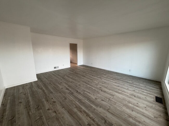 Photo - Spacious 3-Bedroom with City Views