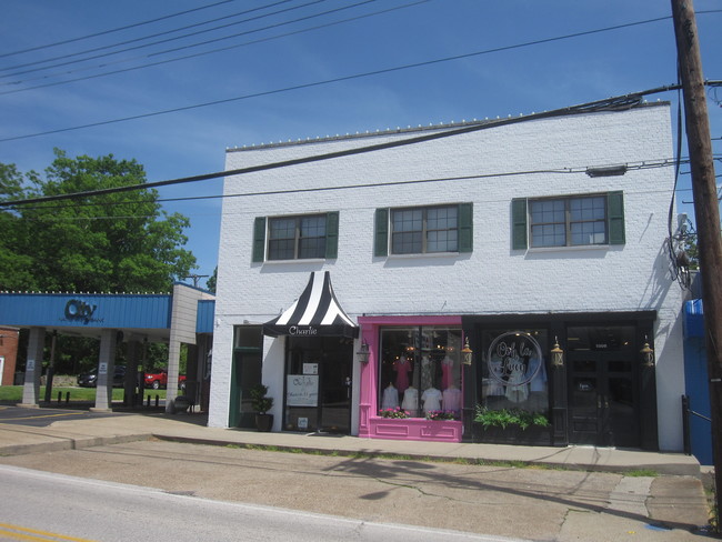 Front view of the building - 1006 Bridge Rd Apartment Unit B