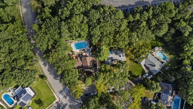 Photo - 27 Squire Ct