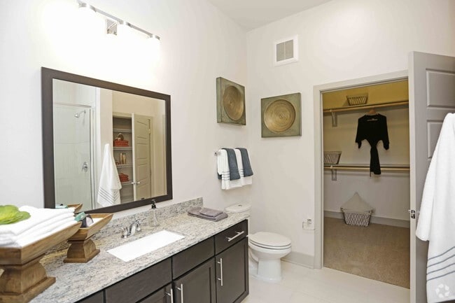 2BR,2BA - 1095SF - BATHROOM