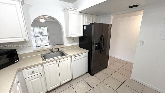 Photo - 711 N Pine Island Rd Unit 211