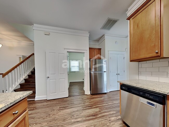 Photo - 206 Hydrangea St