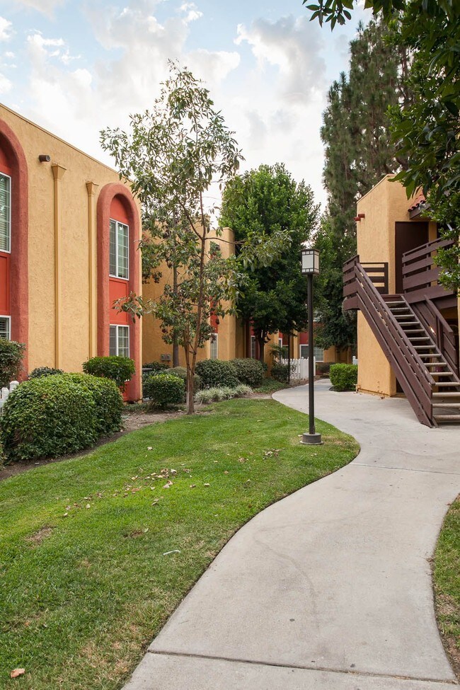 Sherwood Apartments For Rent in Bellflower, CA
