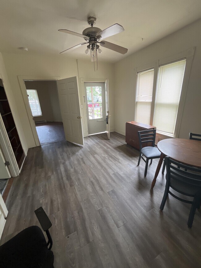 Photo - 317 N Weller St