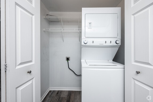 2 habitaciones, 2 baños - 750 pies cuadrados - Lavandería