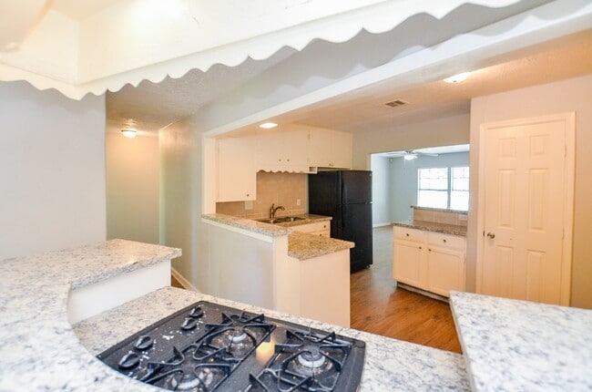 Building Photo - 5405 Southlea St