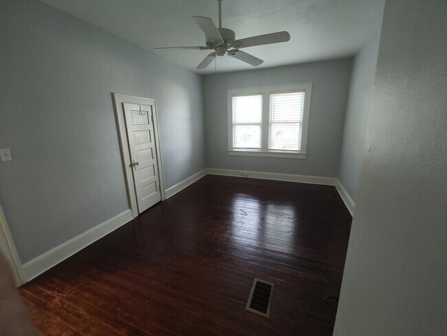 Photo - 405 W 18th St