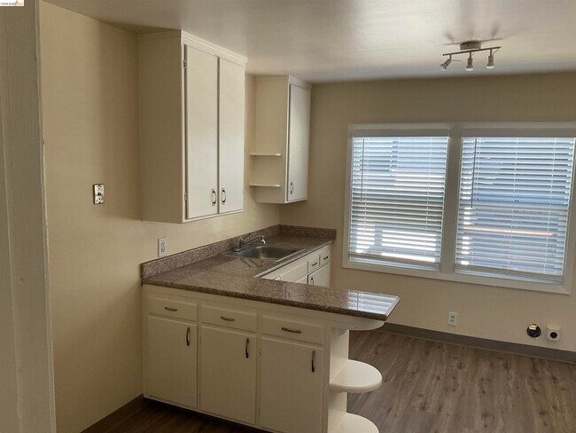 Photo - 510 McLaughlin St