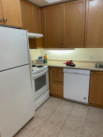 Photo - 55-1855 Bloor St E