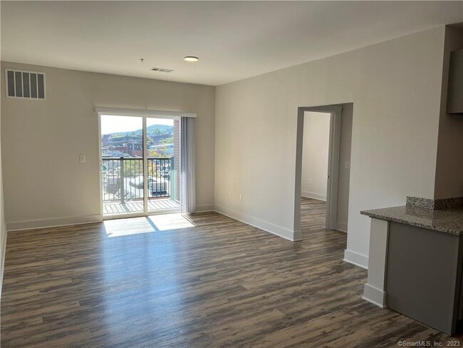 Photo - 333 Main St Unit 606