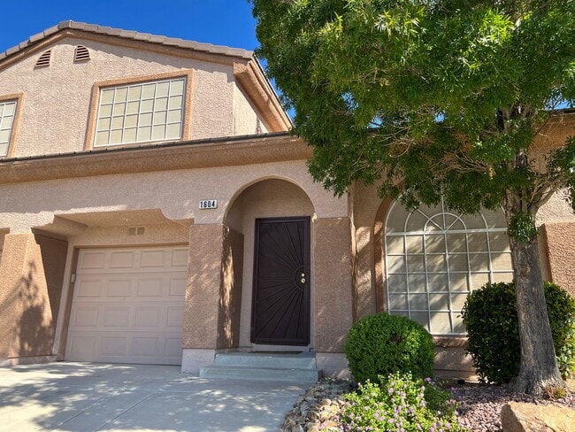 Building Photo - Spacious 2bed/ 2.5 bath Townhouse in Gated...