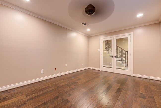 Photo - 607 Ellingham Dr