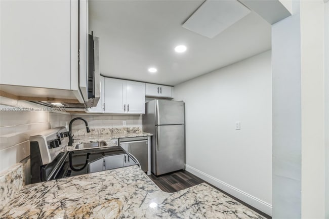 Photo - 480 NW 20th St