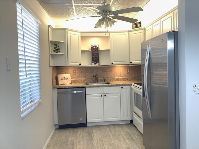 Building Photo - 70 Normandy B