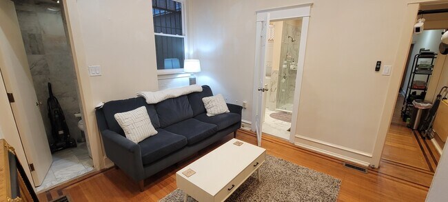 Photo - 1825 S Broad St Unidad 1