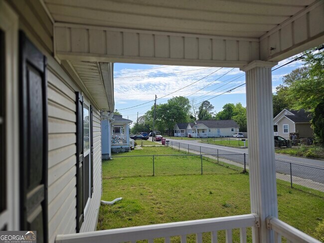 Photo - 629 Hanson St