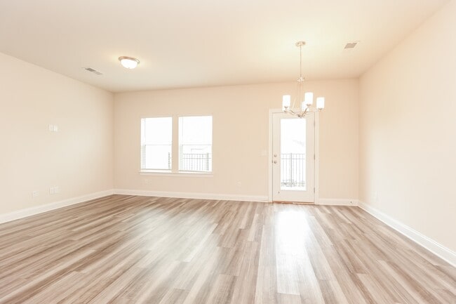 Photo - 906 Ridge Ln