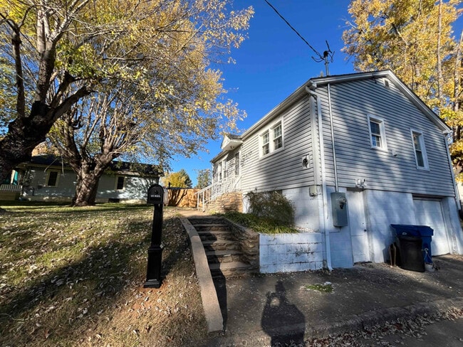 Photo - 44 Axley St