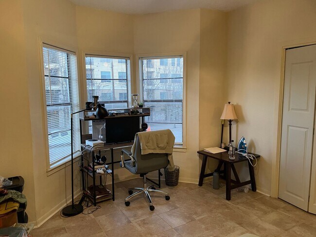 Photo - 915 W 23rd St Unidad 102