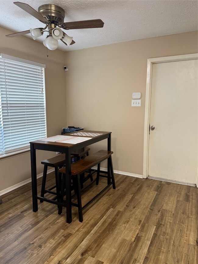 Photo - 2920 Thistledown Dr