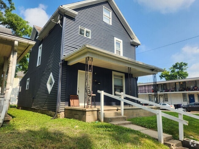 Building Photo - 437-437 1/2 Harrison Ave Unit 437 1/2 Harrison Ave Rental