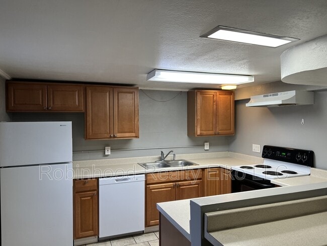 Photo - 272 W Cedar St