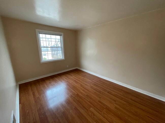 Building Photo - 343 Hemlock Dr Rental