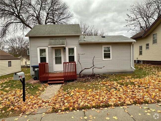 Building Photo - 820 N Cedar St Rental