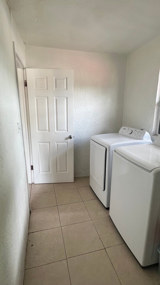 Laundry Room - 1742 NW 29th Way