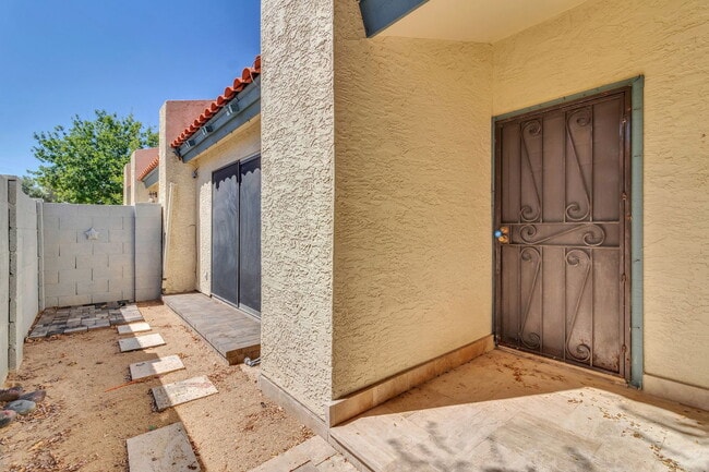 Photo - 8022 N 32nd Dr