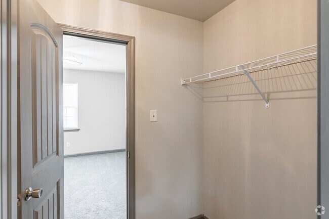 2BR, 2BA - 950SF