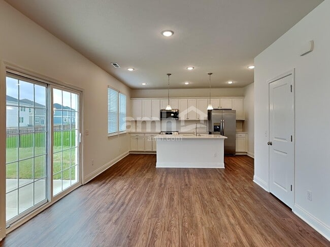 Photo - 933 Castor Dr