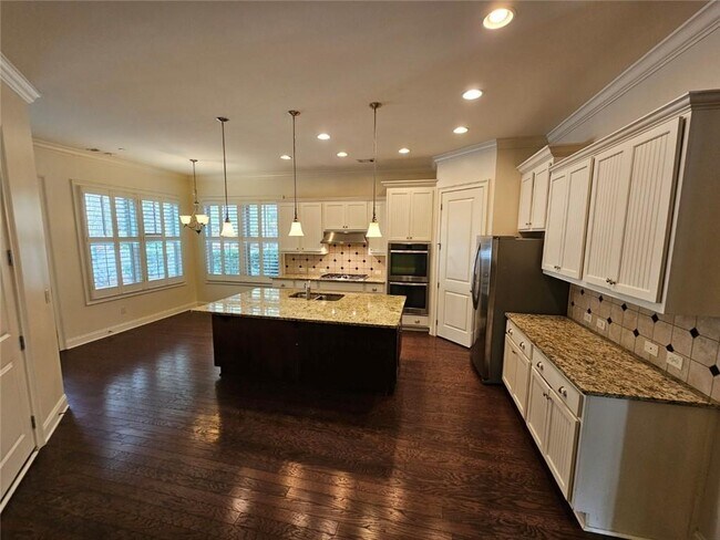 Photo - 2104 McFarlin Ln