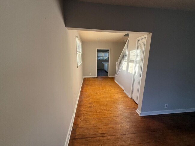 Photo - Big Spacious Beautiful Single Family 4 bed...