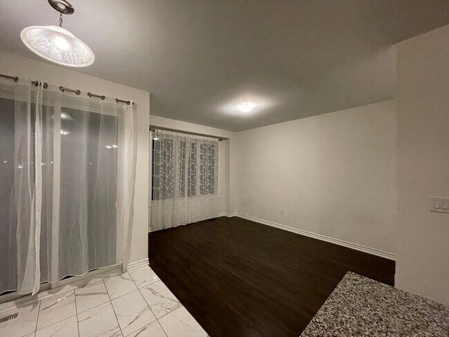 Photo - 56 Circus Cres