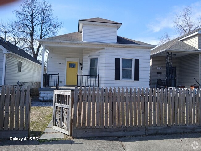 Building Photo - Newly renovted 3 bedroom Close to U of L a... Rental