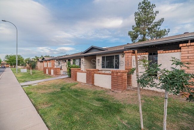Photo - 909 W Malibu Dr