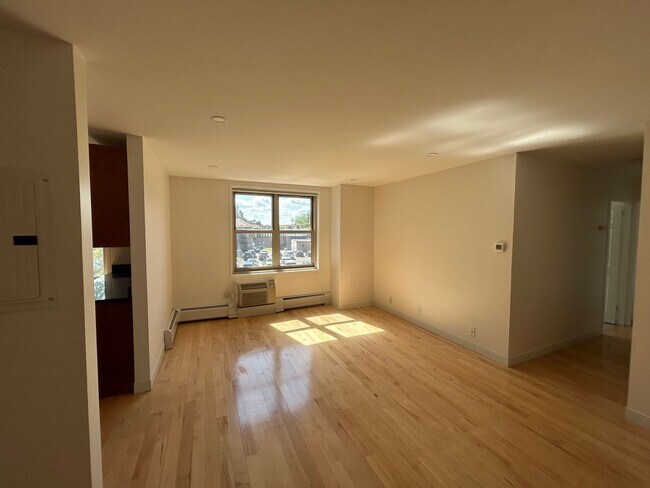 Photo - 10 Camelot Ct
